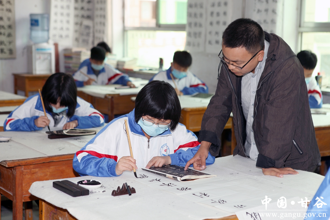为办好满意的教育奉献光和热,攻坚克难奋力办好人民满意的教育