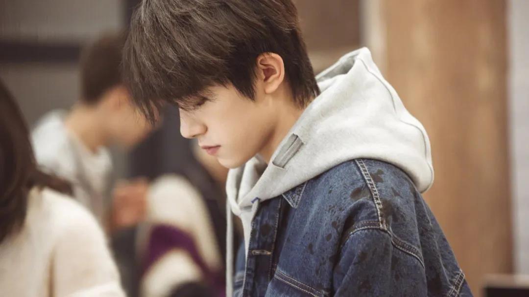 易烊千玺你不是一个人完整版,易烊千玺你变了原版视频