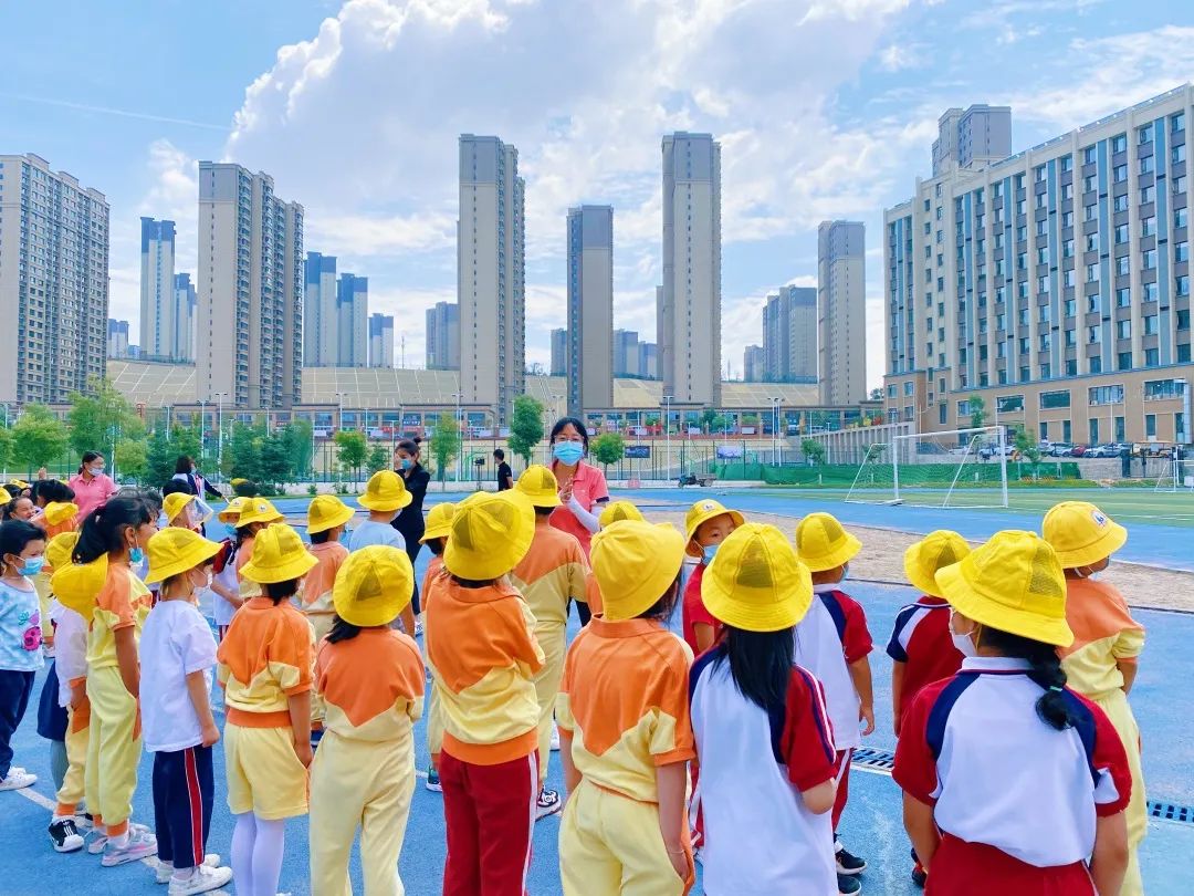 幼小衔接零距离之参观小学,启航幼儿园小学参观初体验