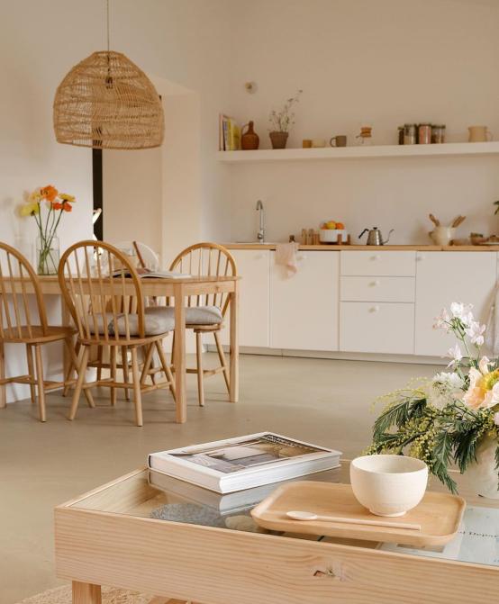 原木风格装修搭配藤编,原木元素打造自由舒适的家居空间