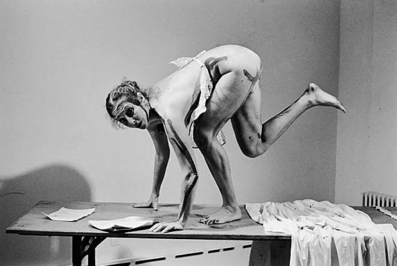 行为艺术到底是什么,通俗点讲什么是行为艺术