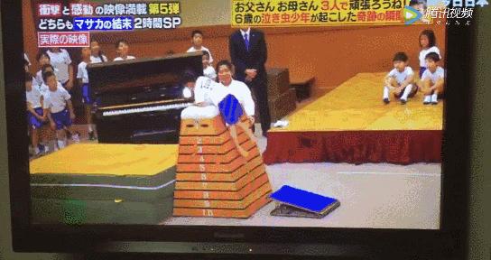 小男孩多次跳箱失败教练鼓励,儿童跳箱失败