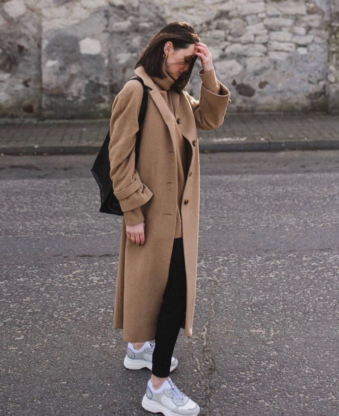 驼色大衣怎么搭配好看高级感,驼色大衣怎么搭配高端大气