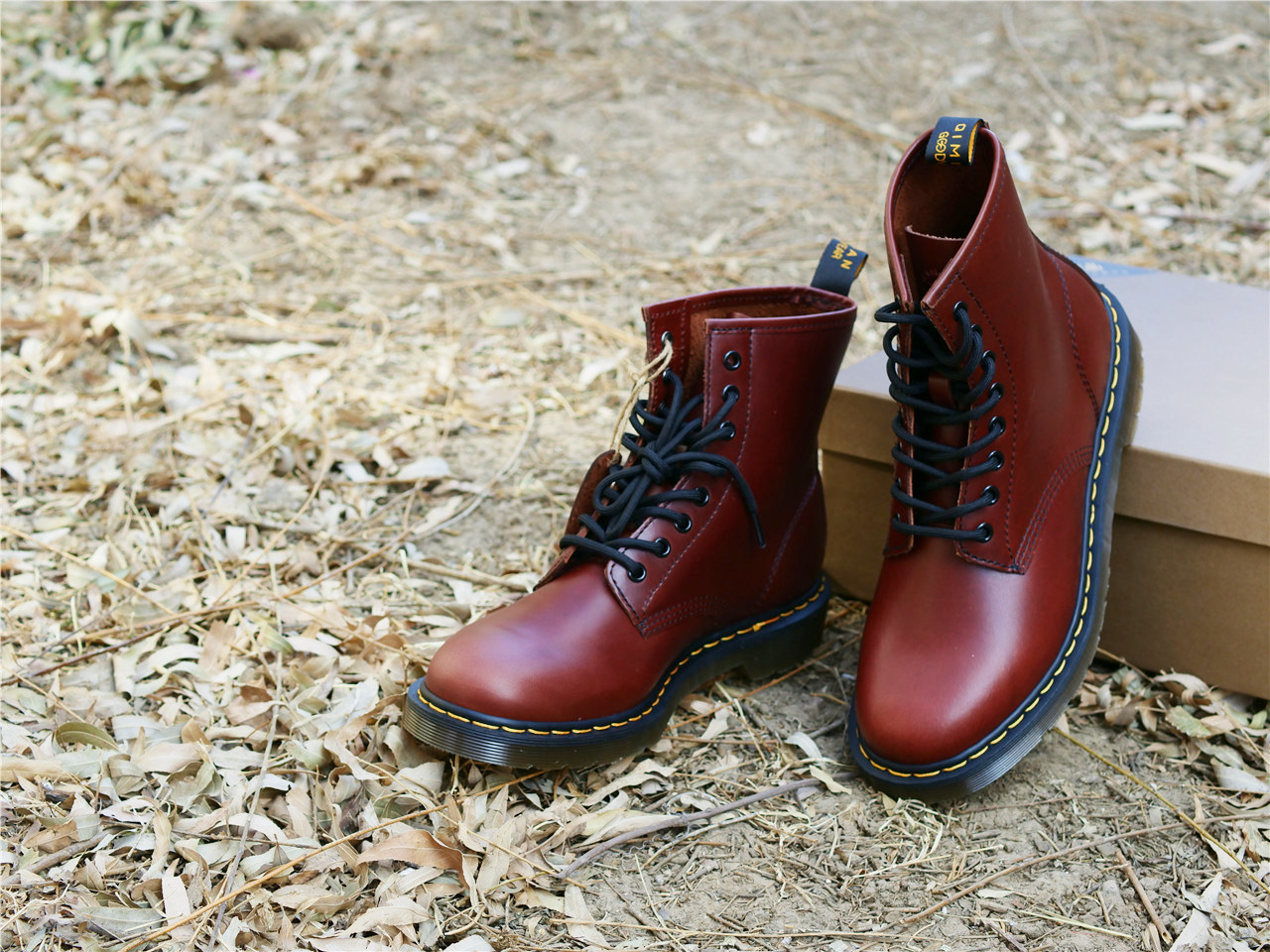 冬季马丁靴酷帅穿搭,新款口袋马丁靴简单大气舒适百搭