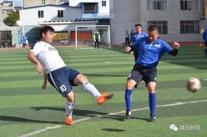 足球赛场上的加油,足球比赛现场助威加油图片