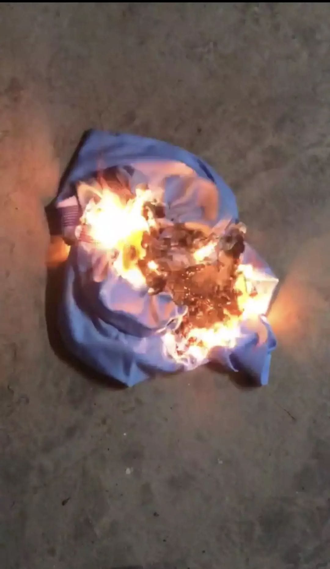 江苏苏宁主场0:3不敌上海上港,江苏苏宁足球全部比赛