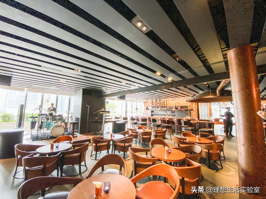 住在广州瑰丽酒店看外面风景,广州瑰丽酒店看到整个广州夜景