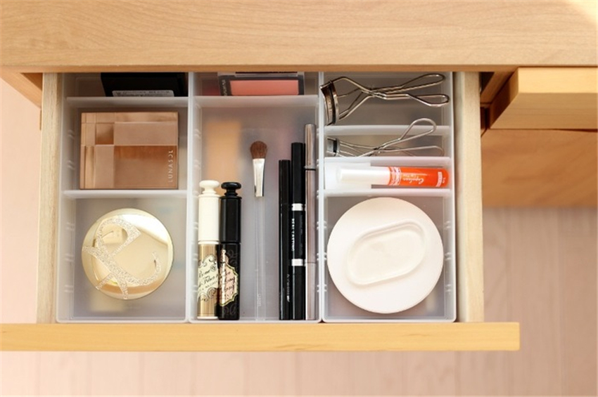 抽屉总是乱七八糟怎么收拾,抽屉下杂乱的东西怎么收纳