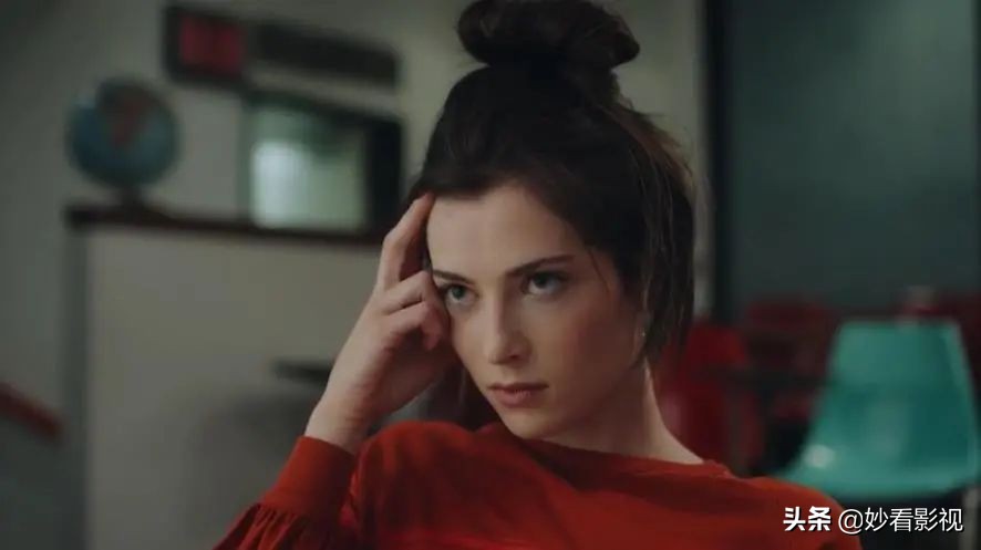 披着猎奇外衣的性喜剧——《绑定第1季》