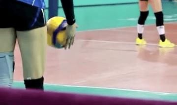 真帅了！张常宁发球动作真炫酷，6转6拍一击命中