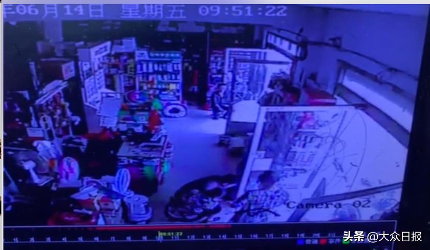 孩子被糖卡喉险窒息,小孩被糖卡住喉咙怎么急救视频