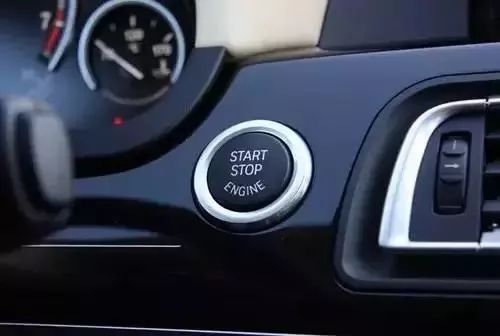 起亚k3一键启动钥匙没电怎么启动,一键启动的车子如果钥匙没电了