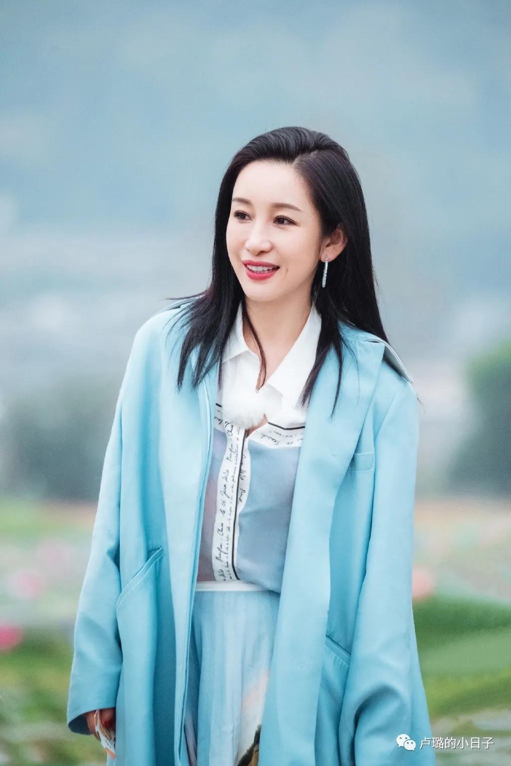 被秦海璐的私服惊艳了,秦海璐穿搭同款