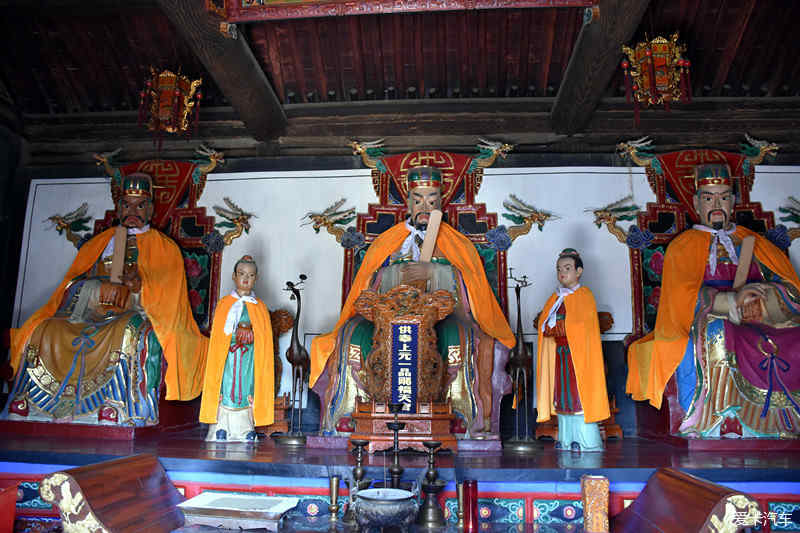 县长陪毛主席游览寺庙,方丈认出县长却没认出毛主席