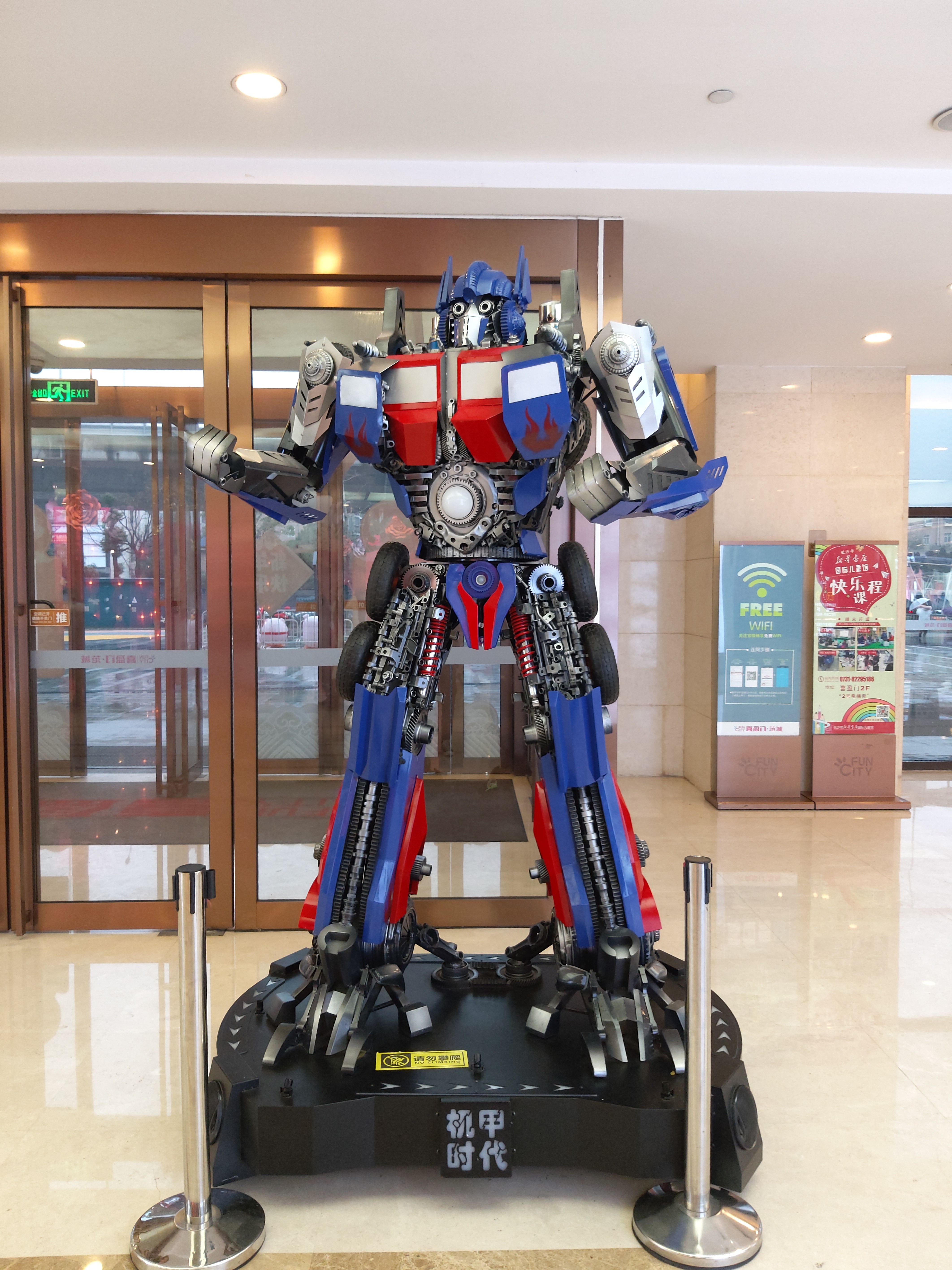 三星什么时候搞挖孔屏,三星手机挖孔屏技术