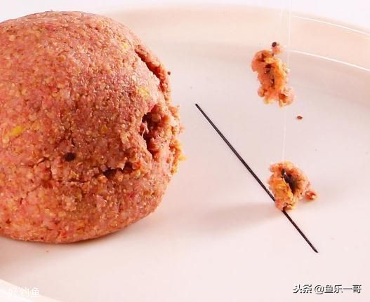 钓鱼拉饵挂饵的正确方法,野钓拉饵的正确方法和技巧