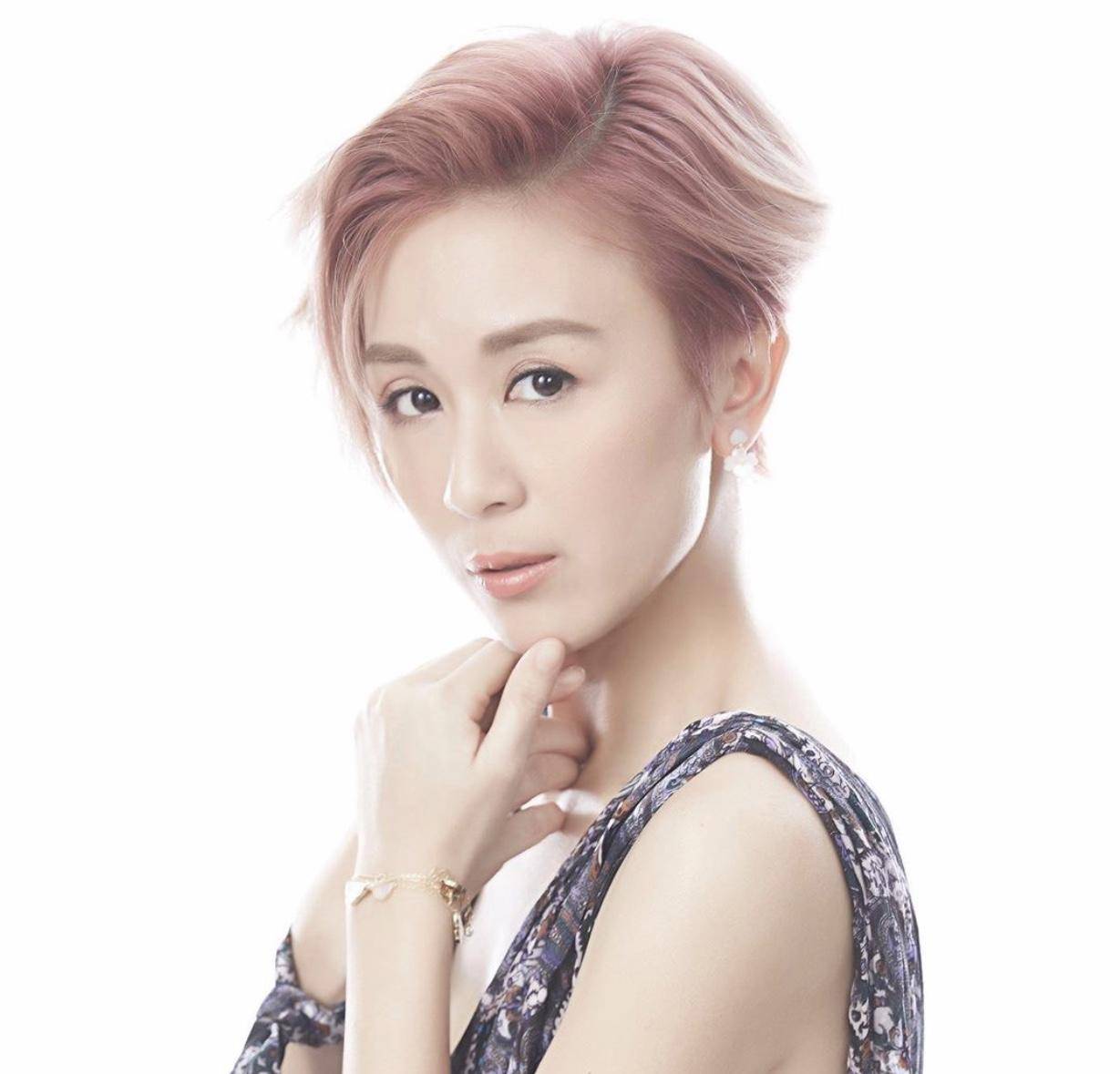 歌迷晒和黄家驹合照,tvb黄贯中采访谈黄家驹完整