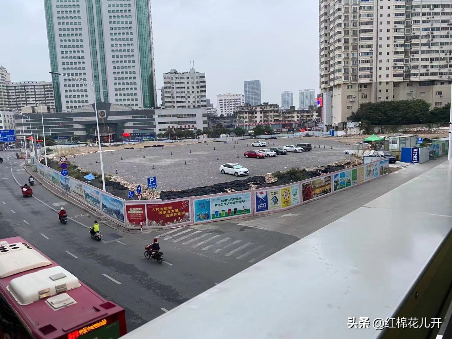 商场变成停车场,商场停车场变成小区停车场