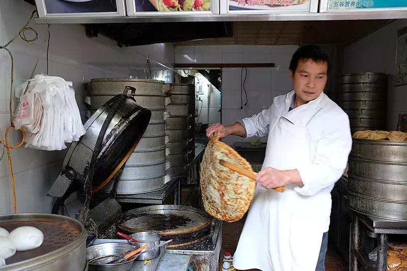 两百年呼童街，一百米烟火路，尝尝这里的美食吧