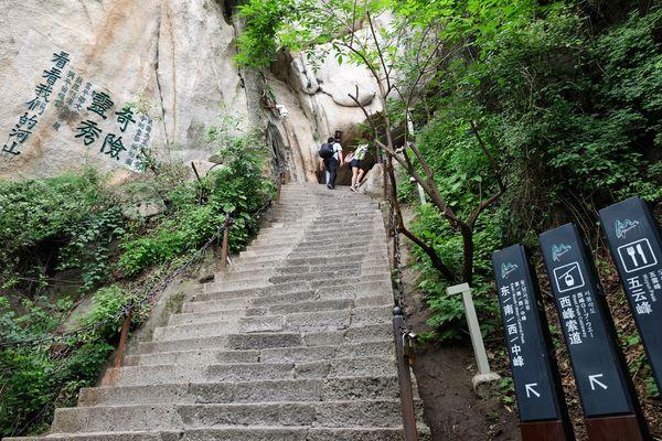 西岳华山五峰风景,华山一日游西安出发路线推荐