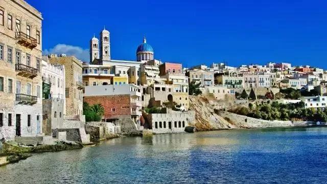 圣罗兰最经典的衣服,圣罗兰最经典款的衣服