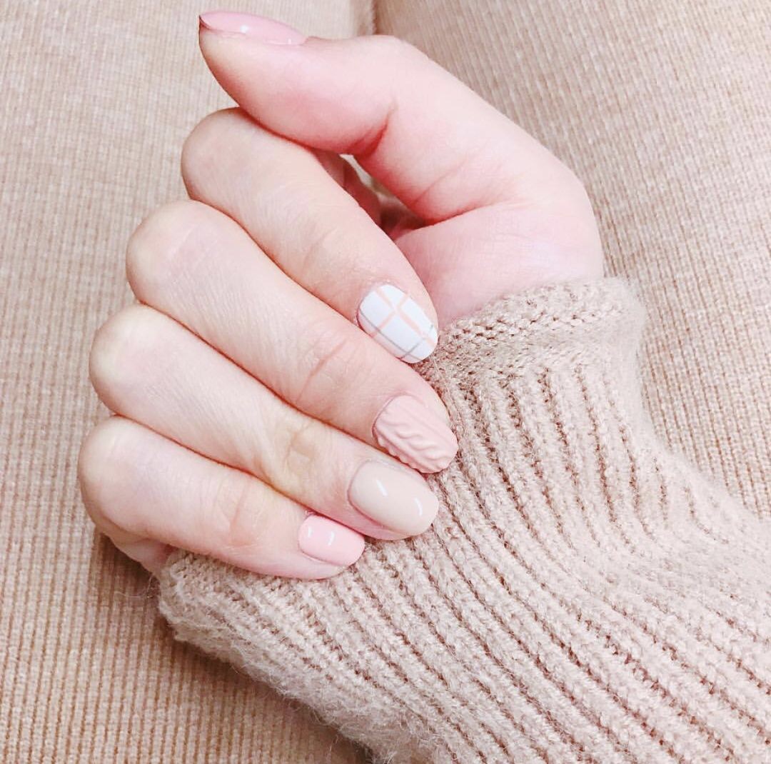 可爱又时髦的毛衣美甲教程，是时候给你的指尖换上“冬装”啦！