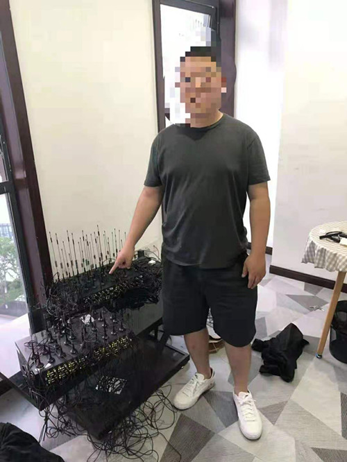 民警破门而入抓捕诈骗团伙,警方一锅端掉8个电信诈骗窝点