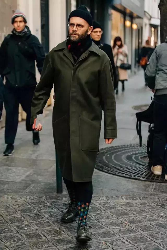 男生秋冬大衣怎么穿才高级,男士秋冬呢大衣穿搭高级感