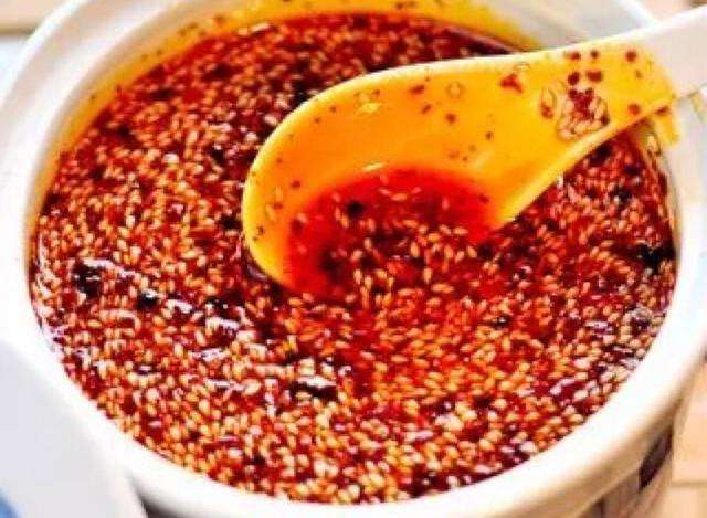 做辣椒油一般油凉几分钟可以用,自己做辣椒油放什么会更辣