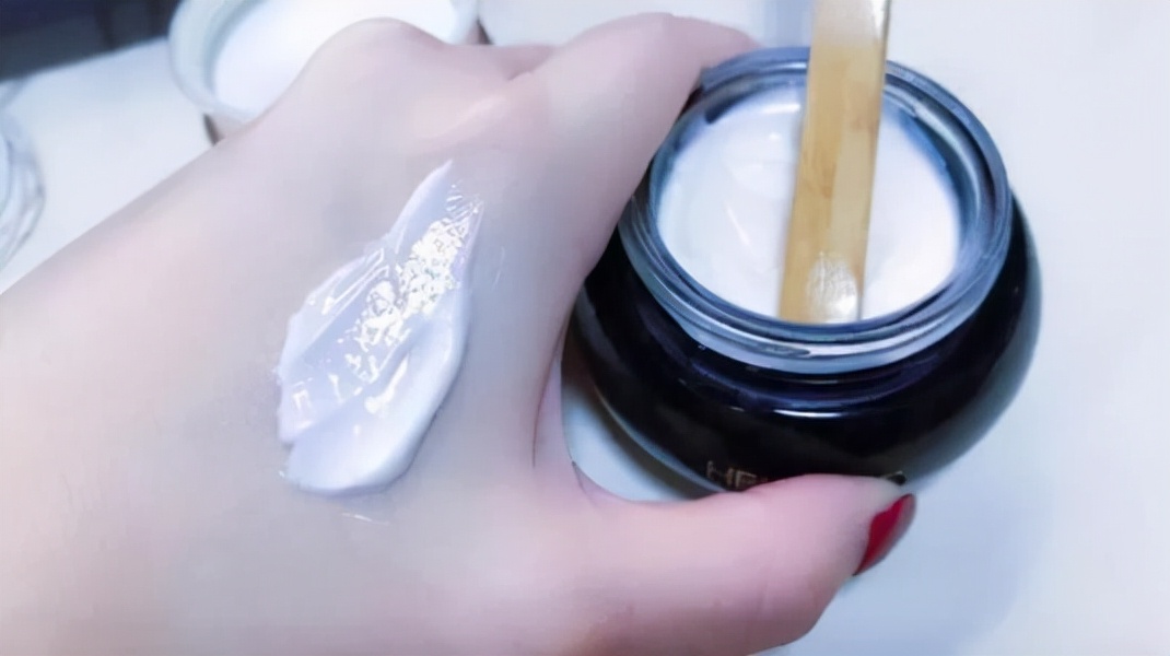 女人三宝四季必备,什么护肤品适合30岁左右用