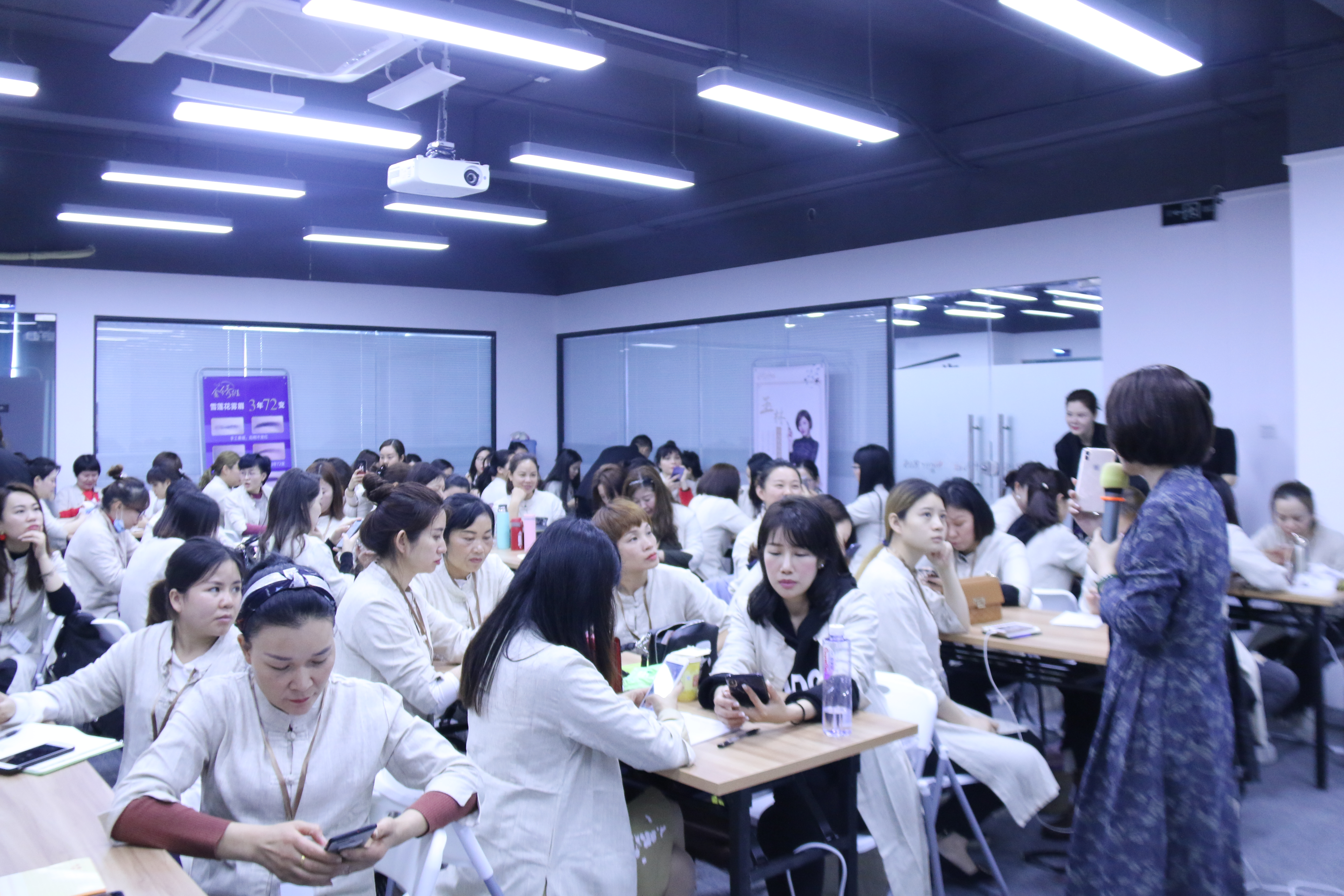 新手小白纹绣全过程有哪些,纹绣初学者要学习哪些方法