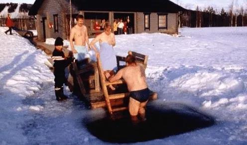 训练后洗冷水澡,冷水澡训练完多长时间洗