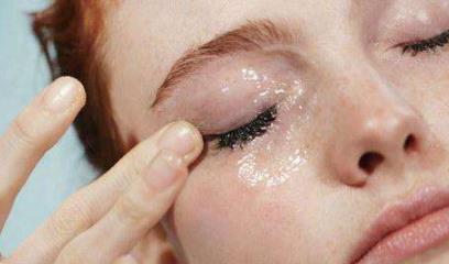 脸上皮肤干红脱皮痒怎么办,皮肤干痒脱皮泛红有痘怎么改善