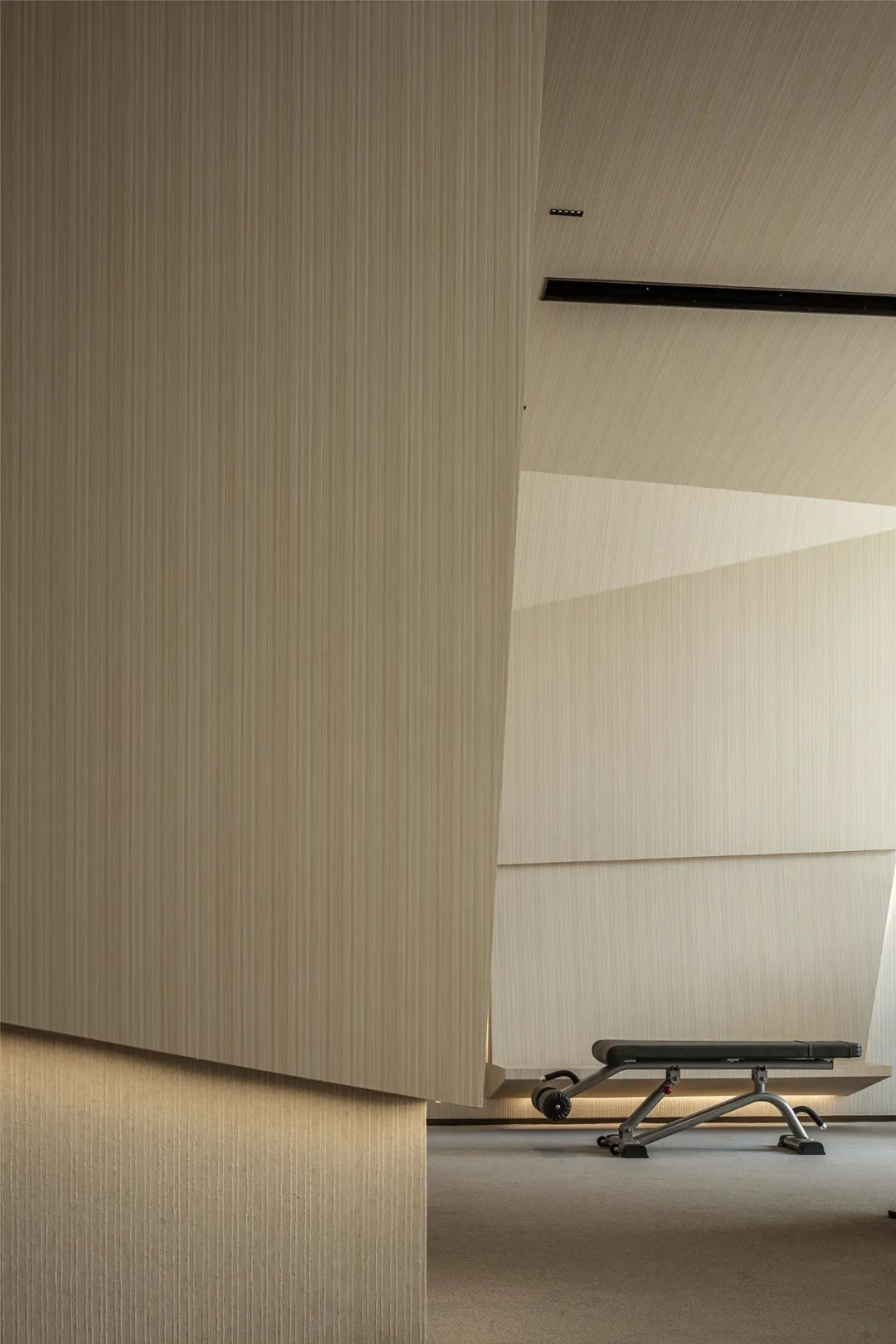 首发|达观设计：现代折线艺术生活馆，家与城市的过渡