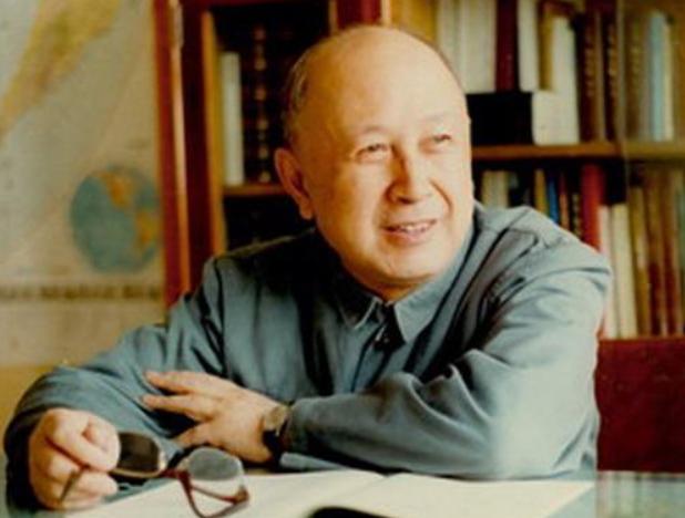 世界上最伟大的科学家爱因斯坦,牛顿和爱因斯坦谁是真正的天才