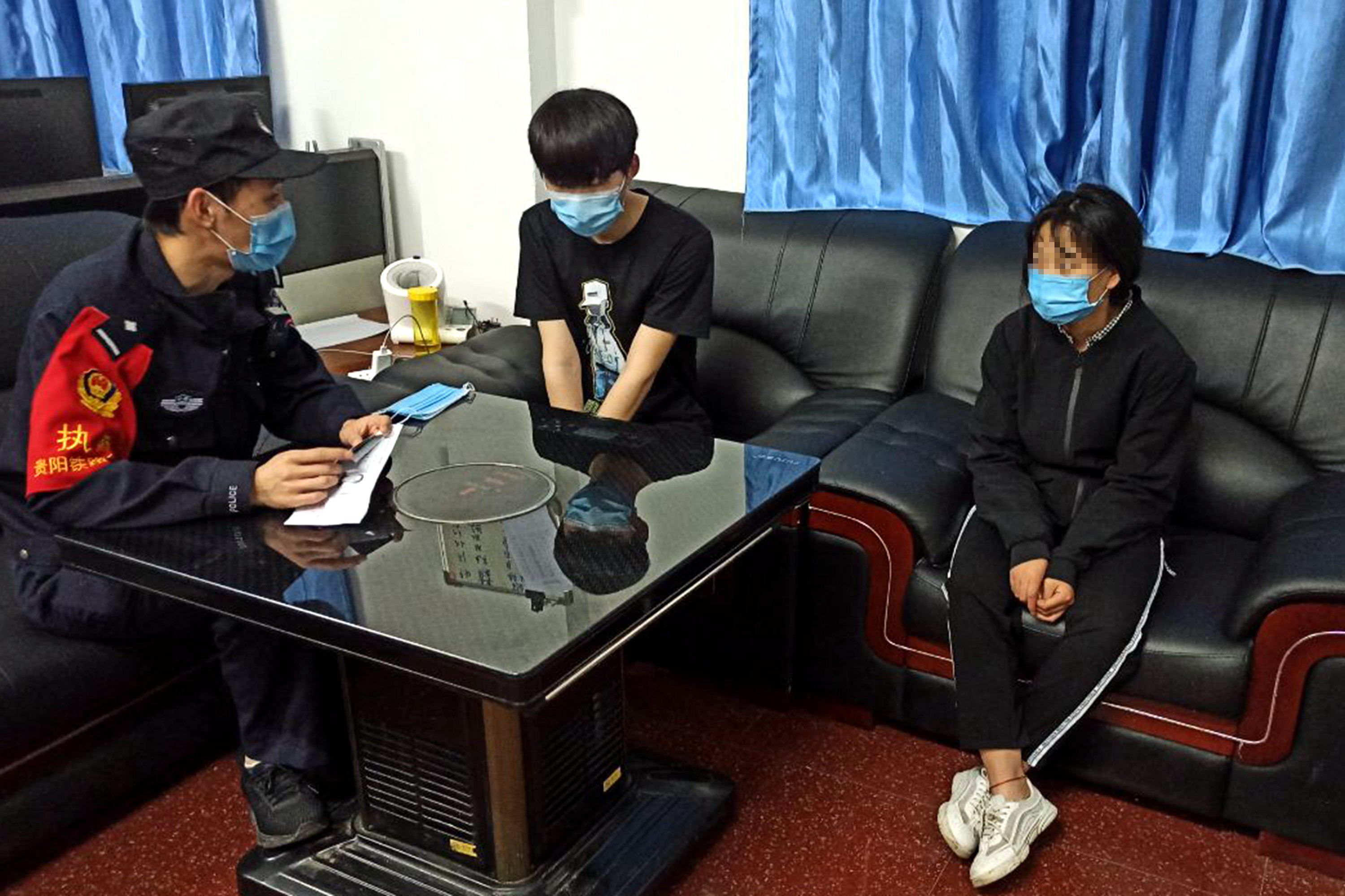 网恋离家出走的22岁女子 (贵州花季少女网恋离家出走)