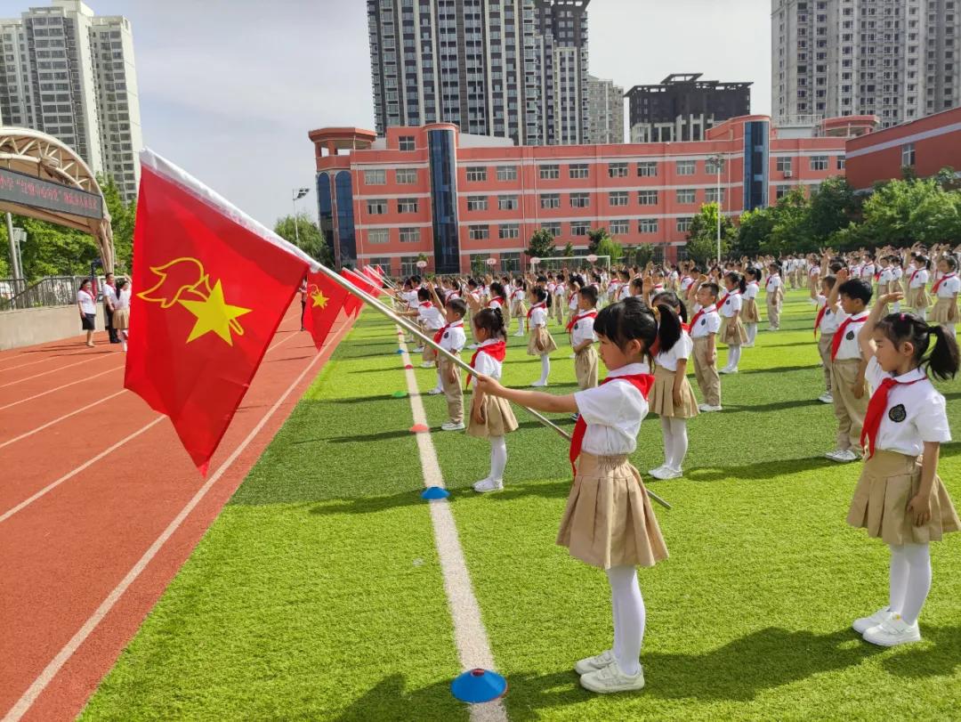 沐浴在党的阳光下幸福成长,沐浴在党的阳光下