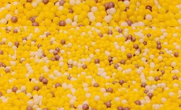 能给圣诞老人换衣服?这个圣诞嘉年华在搞什么名堂?!