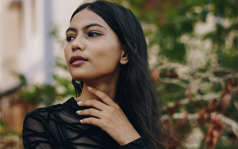 “交往2个月，消费2万元，女友嫌我小气，该分手吗？”