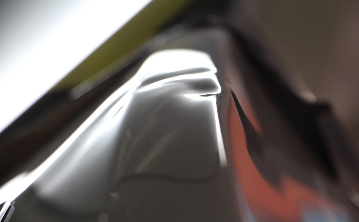 车身小剐蹭怎么修复车漆,新车剐蹭车门凹陷是换门还是钣金