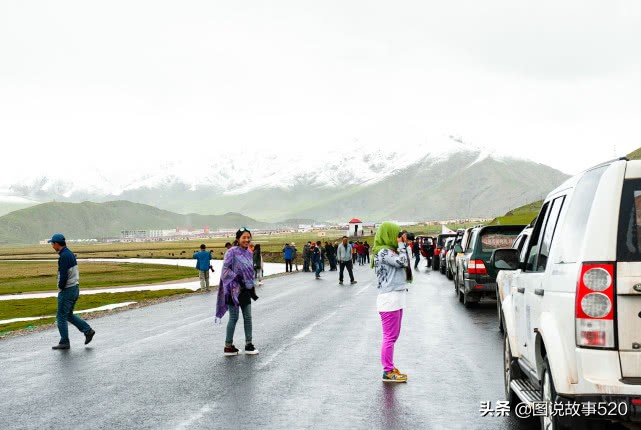 “疯狂”虫草一根卖到30元，中国最大虫草地，5月开挖孩子放假