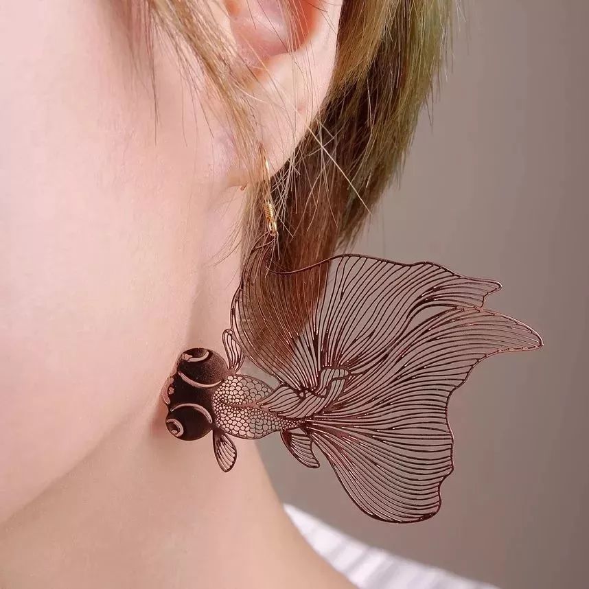 生日礼物送什么耳饰给女朋友,轻奢300-500价位的女生礼物耳环