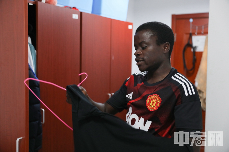 这位来自非洲的“吕布”如今成了“中国通”