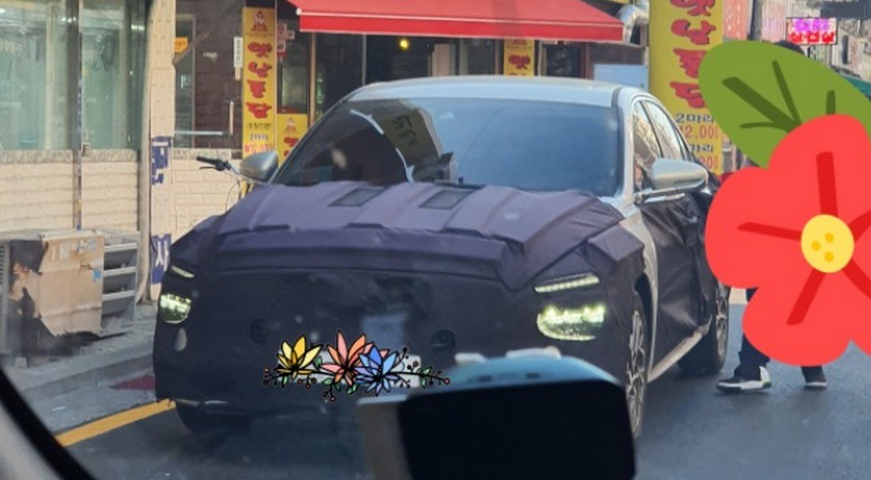 采用最新家族风格分体式大灯组，全新一代现代名图测试谍照曝光