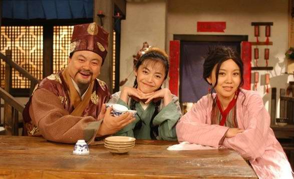 她是傻大姐闫妮：跟着胡歌吃大蒜，出名仍跑龙套，被黄渤说傻乎乎