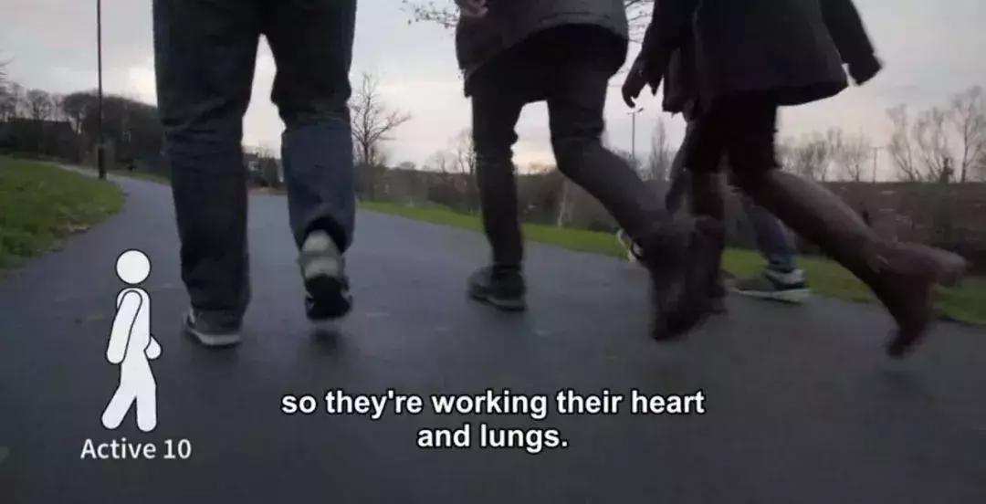 快走比跑步更毁膝盖,散步和跑步哪个更伤膝盖