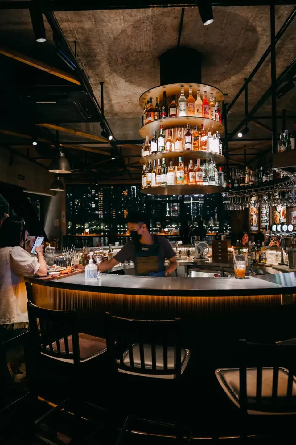 在江边看晚霞圆月，开live派对！难怪中秋节广州人不回家