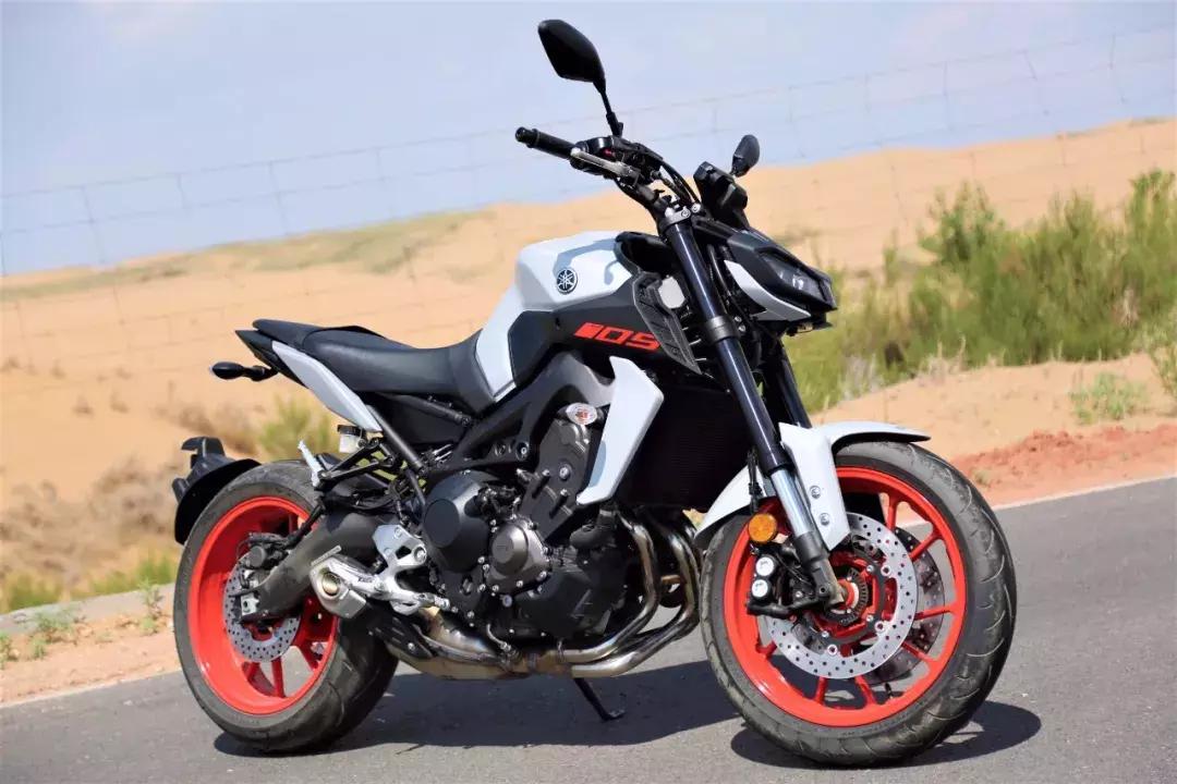 90马力老外雅马哈mt09测评,雅马哈扭力大师mt09新版