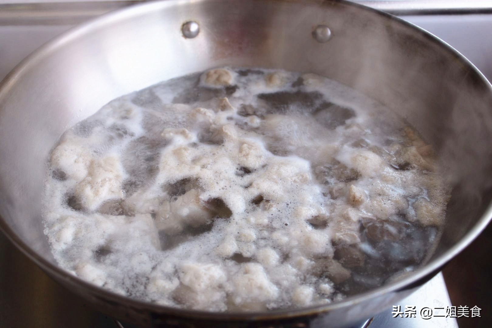 炖肉出的沫子是什么,炖肉炖出来的沫子是好的还是坏的