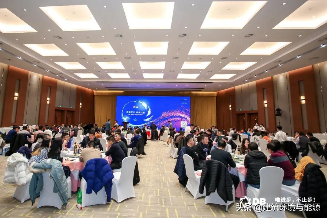 感恩同行携手共赢完整视频,感恩携手共赢主题年会